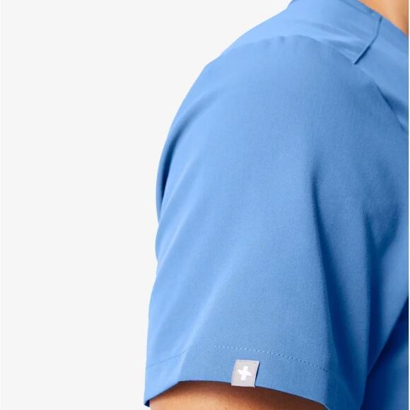 FIGS Chisec™ Three-Pocket Scrub Top NWT S Ceil Blue - Picture 4 of 8